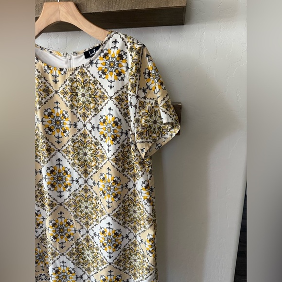 Lulu's|Dandy lion short sleeve patterned shift dress in mustard yellow•••boho - Picture 9 of 14